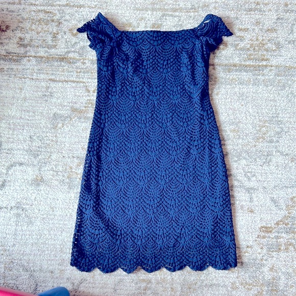 Lilly Pulitzer Jade Dress In True Navy Scalloped Shell Lace Size S Off Shoulder - Picture 4 of 5